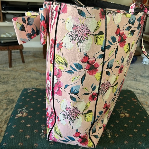 Betsey Johnson large tote floral pink 15 x 15 large Betsey Johnson bow 3 parts - Picture 4 of 9